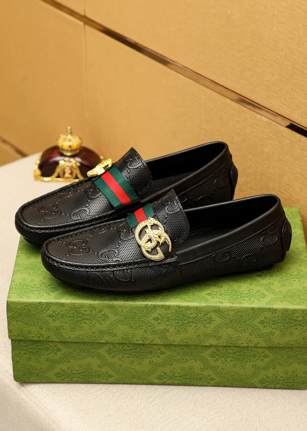 Men's shoes 💰380 💐 Product trademark: GUCCI "Gucci" Doudou shoes Regular size: 38-44 (45.46.47🉑️Customized) Product materials: Selected imported first-layer calfskin embossed upper + luxury hardware buckle, imported pig leather lining. Strong three-dimensional visual effect, original outsole color: 1⃣️color optional